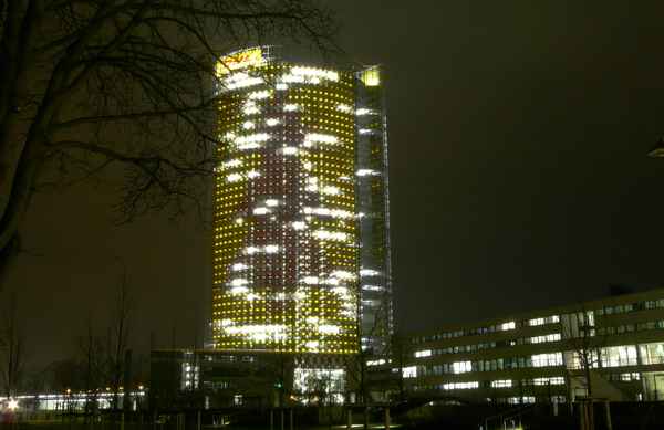 Posttower Bonn mit Adventbeleuchtung - gelb -
