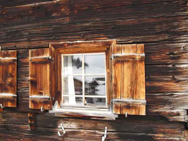 Holzfassade, alte Berghütte