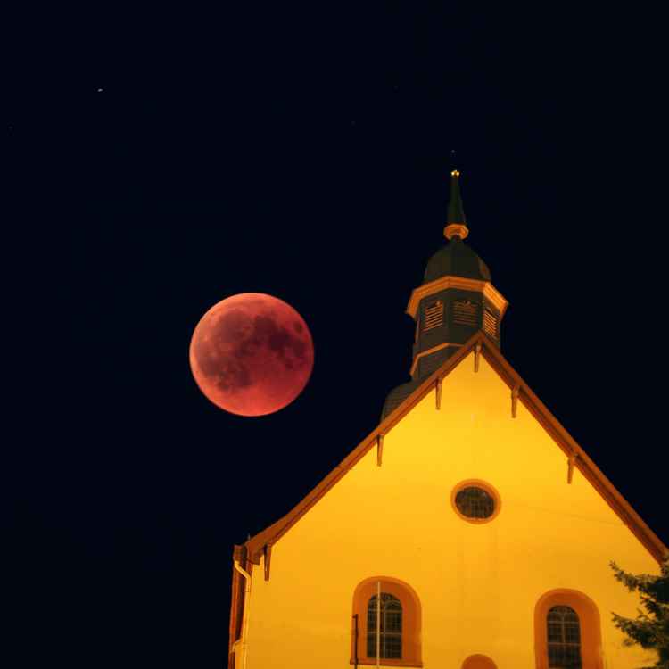 Mondfinsternis - Kirche Hillscheid
