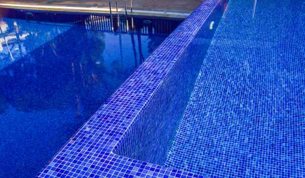 saubere Pool-Landschaft