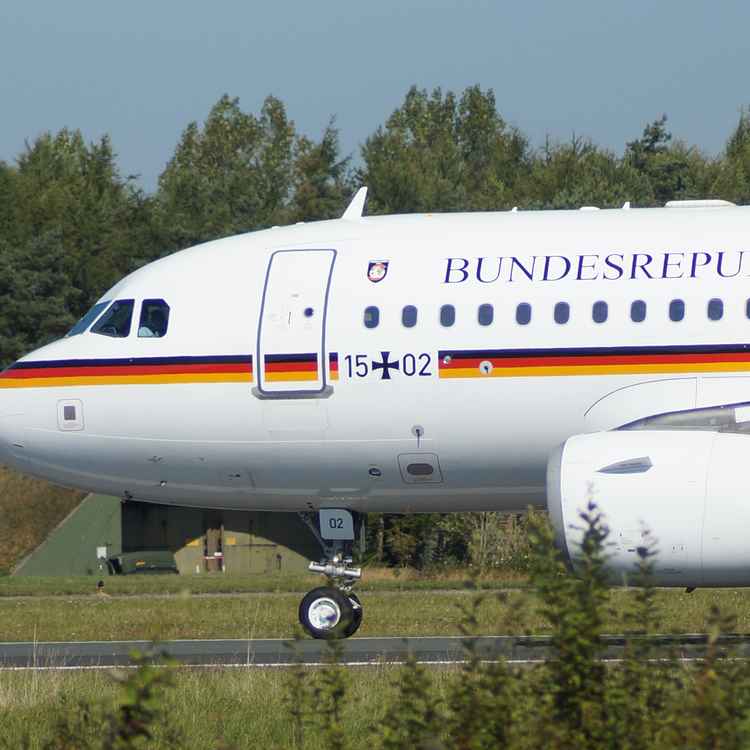 Airbus A 319 Nahaufnahme Cockpitbereich
