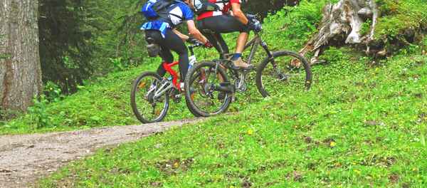 Mountainbiker im Anstieg