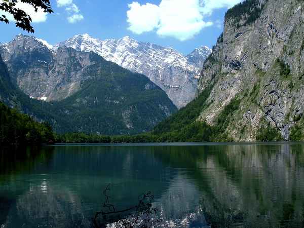 Bergsee mit Spiegelung