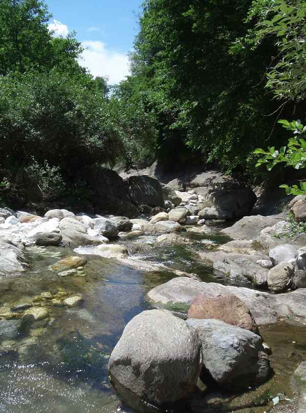 Flussbett mit Marmor2...