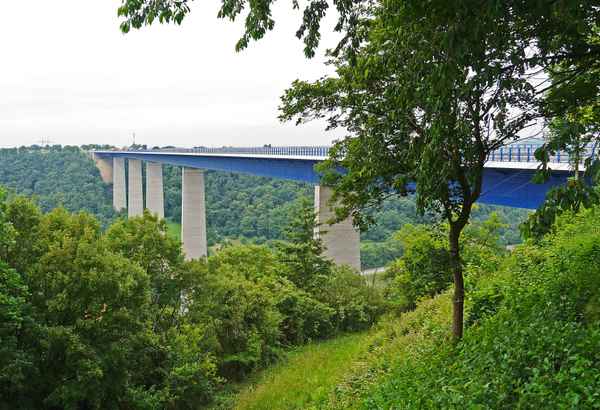 Die Moseltalbrücke . . . .