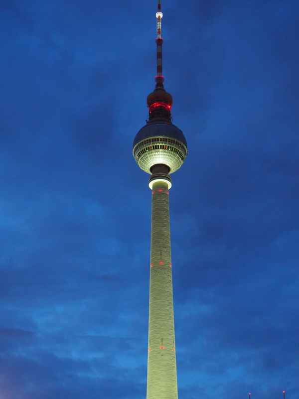 Fernehtumr bei Nacht
