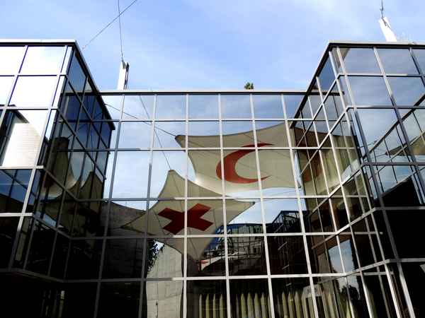 Spiegelung in der Glasfassade