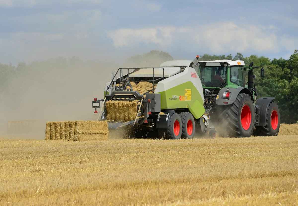 Strohernte im August