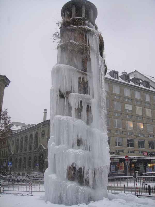 Meret-Oppenheim-Brunnen 1