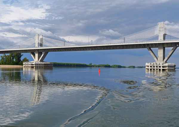 Europa-Donaubrücke . . . .