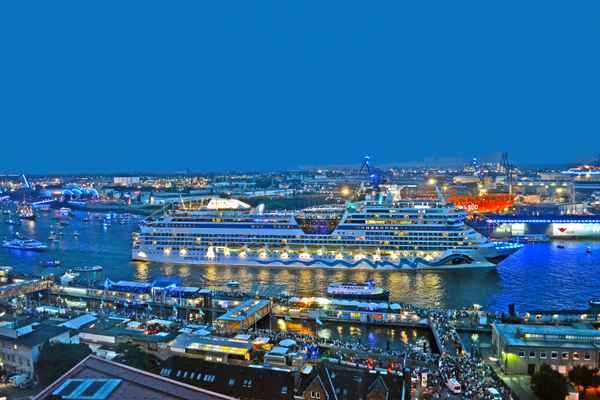 AIDAstella bei den Hamburg Cruise Days 2014