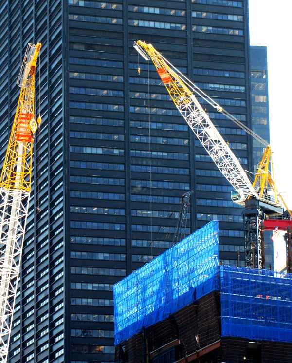 Baukrane und Baustelle in Ground Zero, Manhattan, März 2011