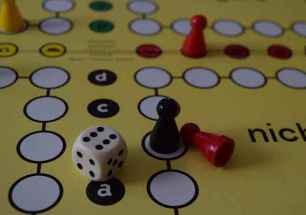 Mensch ärgere dich nicht Spielszene