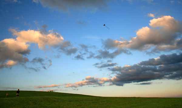 Drachenflug am Abendhimmel