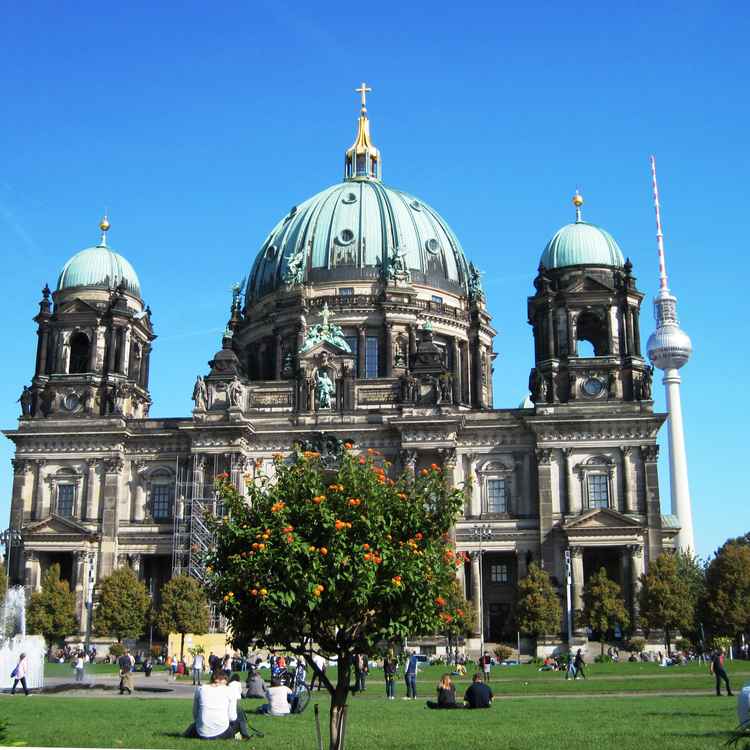 Berliner Dom mit Fernsehturm
