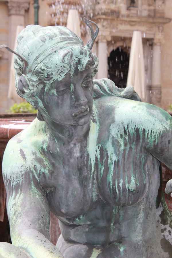 Figur vom Hygieia Brunnen