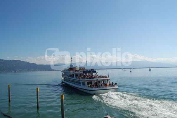 Fahrgastschiff »Stuttgart« verlässt den Lindauer Hafen