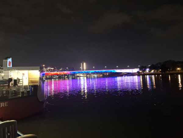 beleuchtete Donaubr&uuml;cke in Belgrad