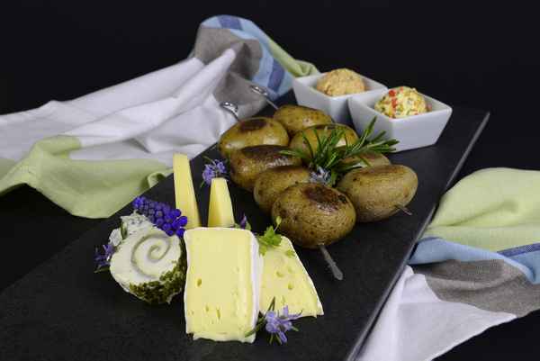 Pellkartoffeln mit Zutaten