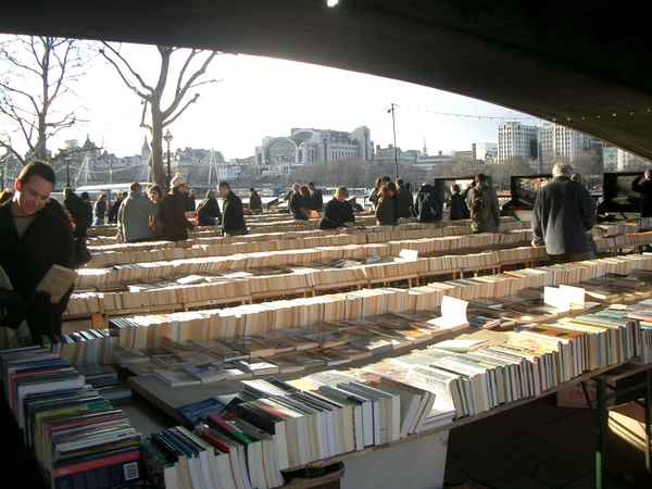  Buechermarkt unter der Bruecke
