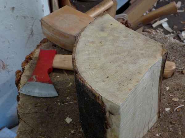 Grober Kleil auf groben Klotz