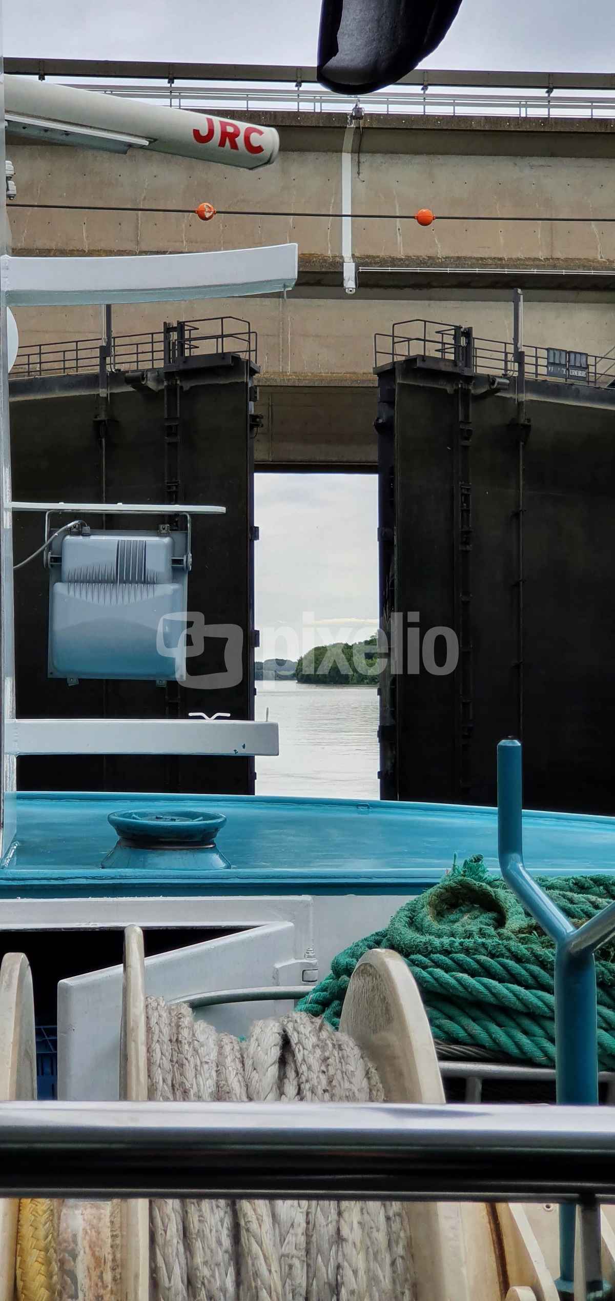 Flusskreuzfahrt: Schleuse