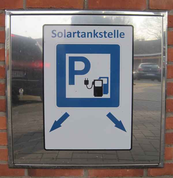 Zukunftsmodell Solartankstelle