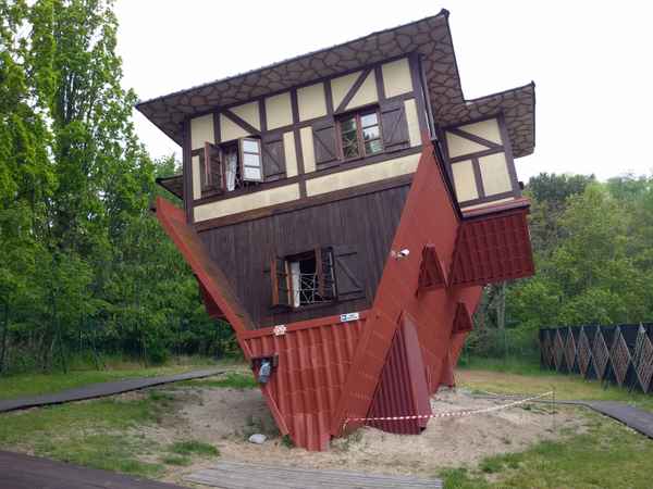 Haus auf Kopf in Swinemünde