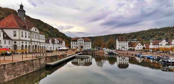 Kleiner Hafen mit Schleuse in Bad Karlshafen
