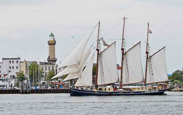 Einfahrt in Warnemünde