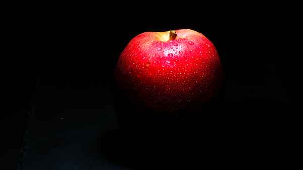 Der feuchte Apfel