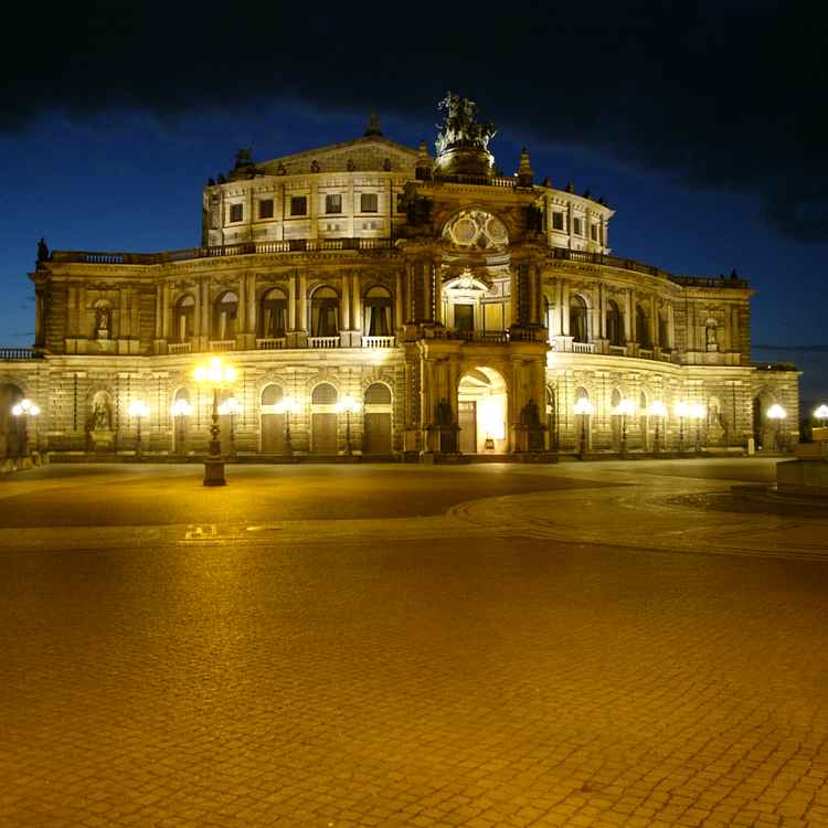 Die Semperoper bei Nacht