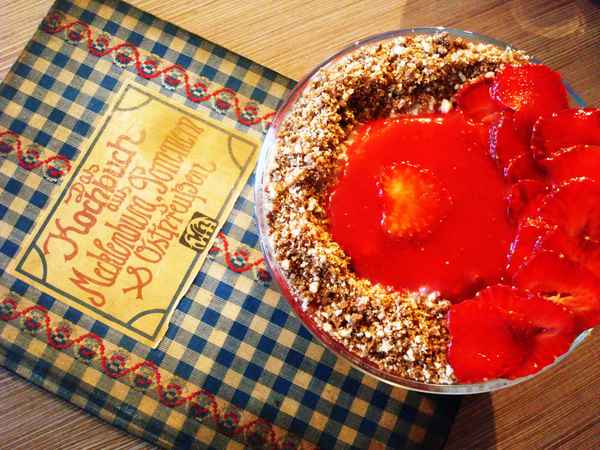 Quark-Erdbeerdessert nach einem ostpreußischen Rezept