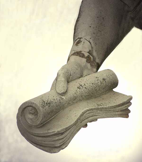 Schriftrolle (Denkmalsdetail)