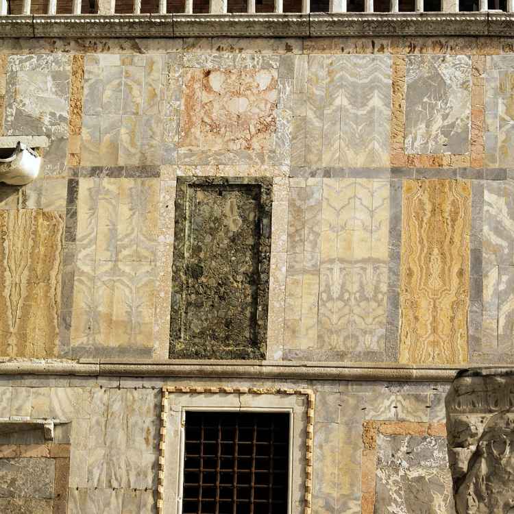 Ornamentic in Marmor