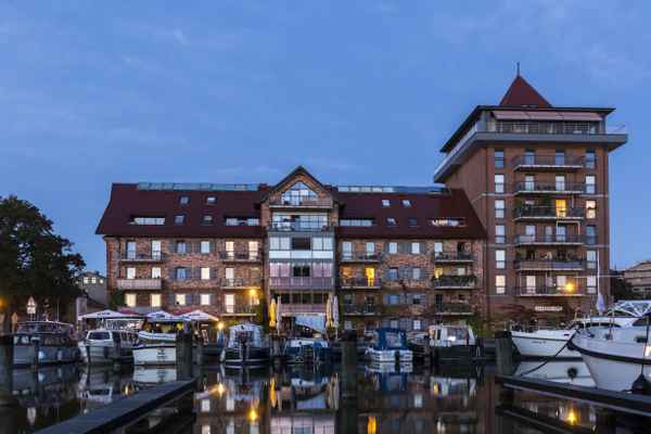 Neustrelitz - Blaue Stunde am Hafen