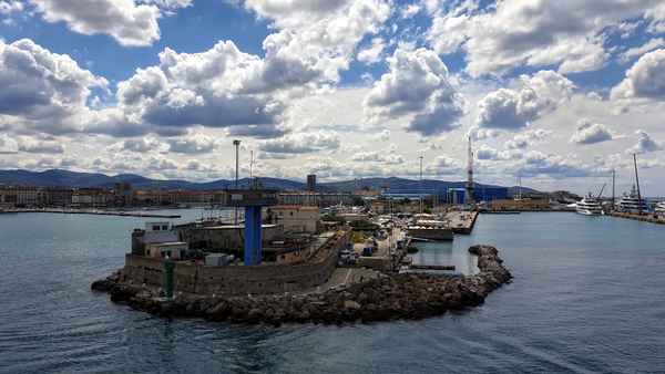 Fährhafen in Livorno