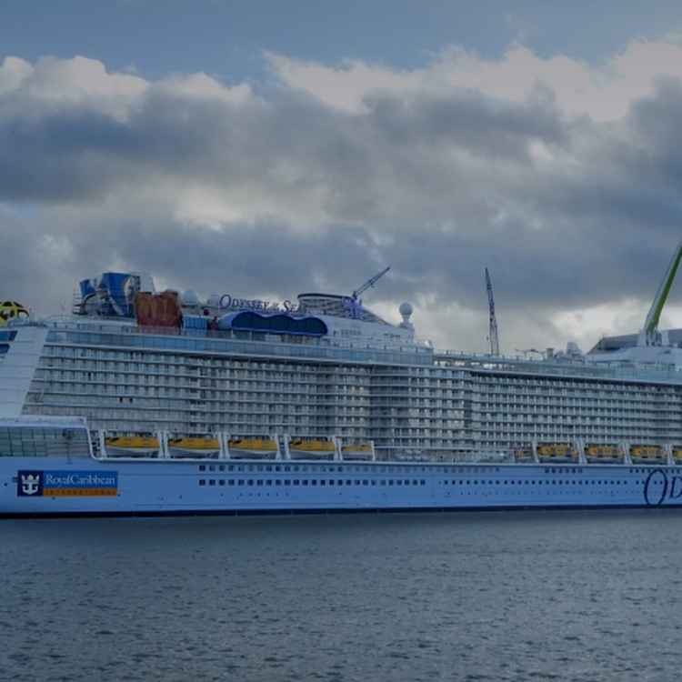 Wolken über der Meyer Werft