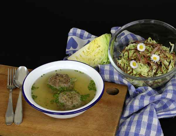 Leberknödelsuppe