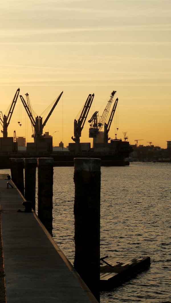 Hamburger Hafen Kaimauer