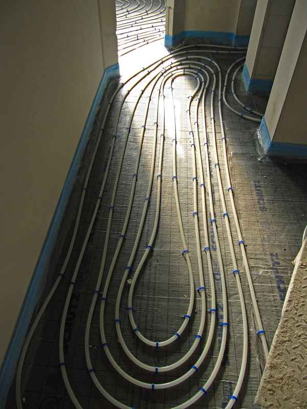 Fußbodenheizung im Rohbau