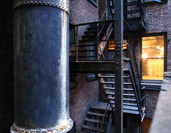 Innenhof mit Feuertreppe in NYC