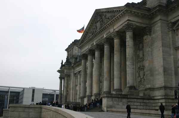 ..dem deutschen volk....