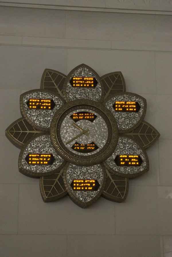 Gebetsuhr in der Moschee