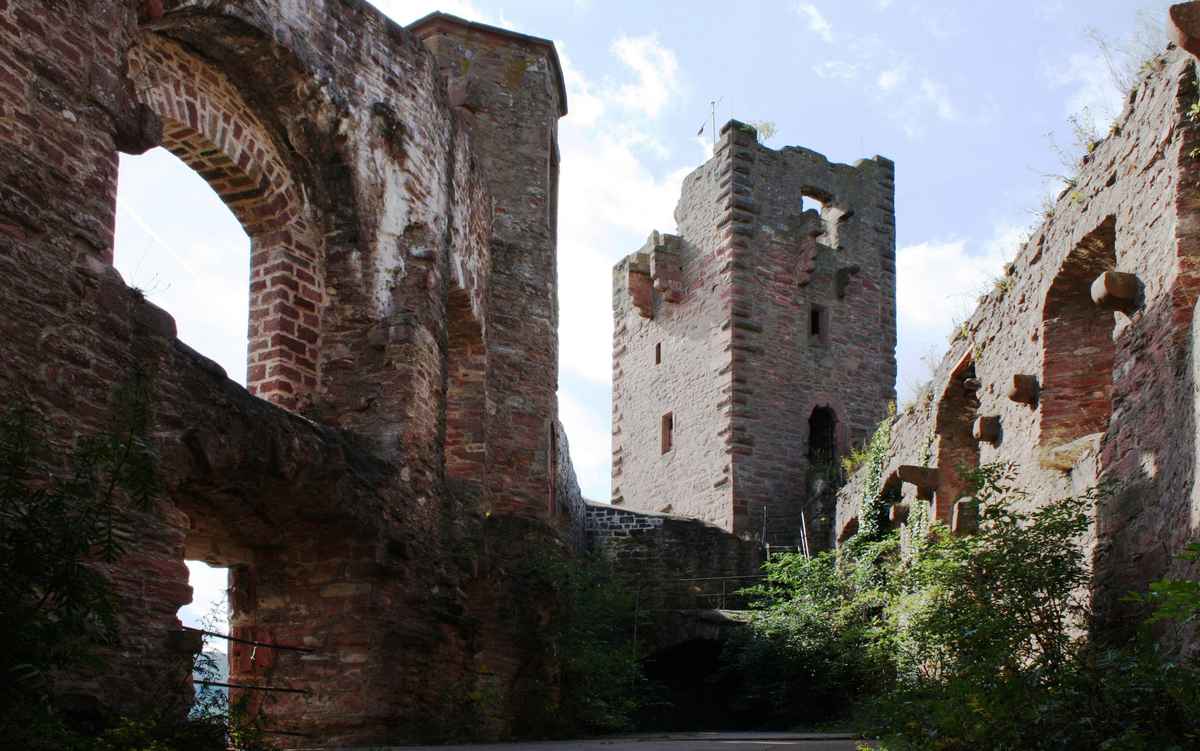 Burgruine Henneburg am Main