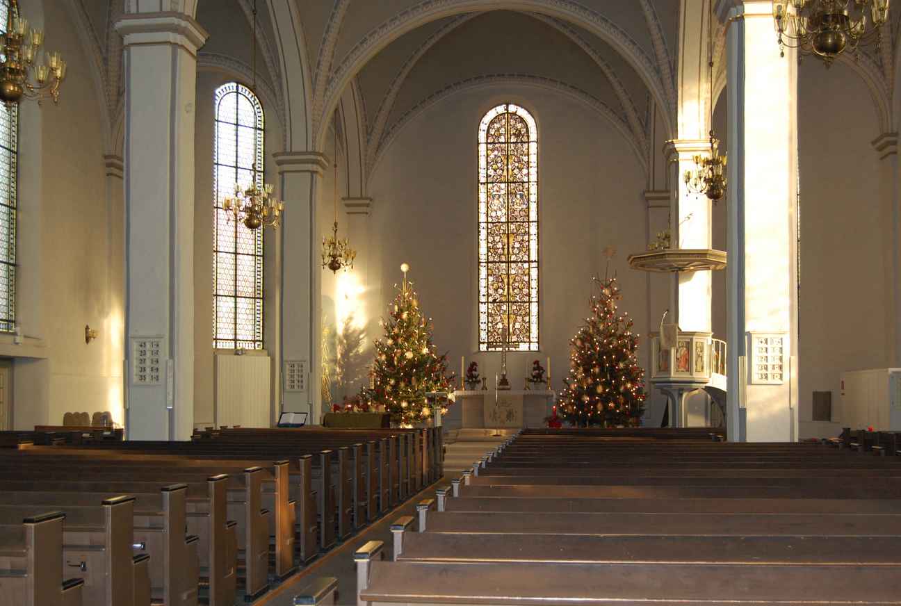  Weihnachtliche Kirche