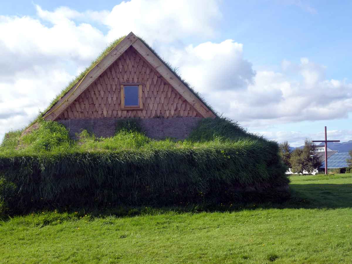Ein altes Erdhaus bei Skalholt in Island