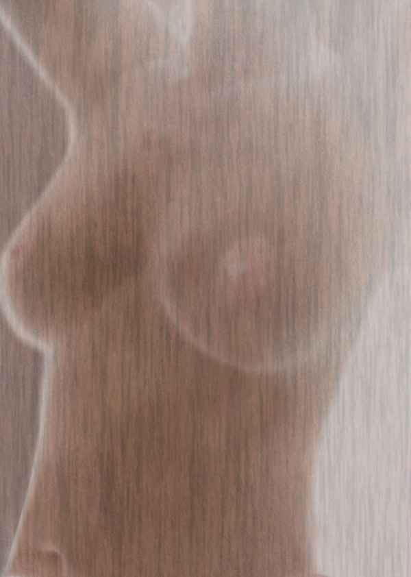 Frau unter der Dusche