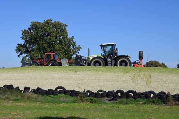 Traktoren bei der Arbeit