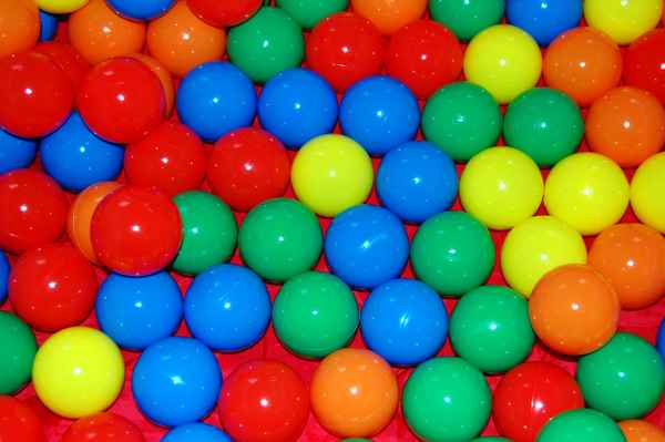 viele viele bunte Bälle